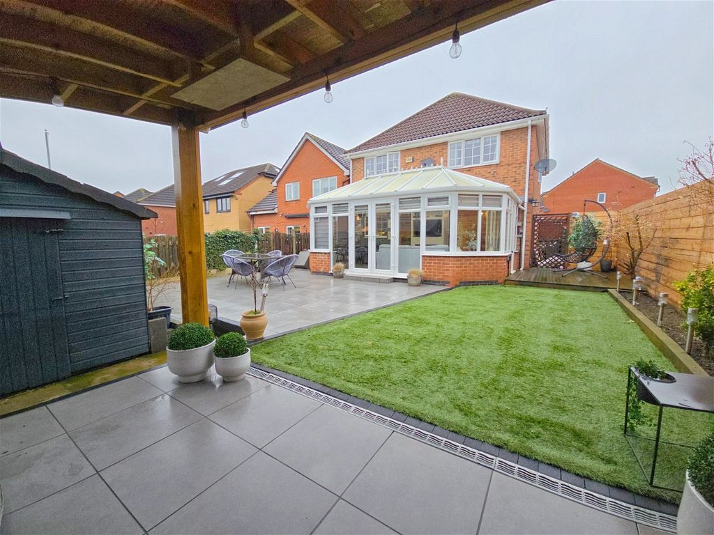 3 bed detached house for sale in Field Drive, Cudworth, Barnsley S72, £275,000