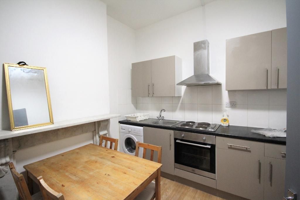 4 bed maisonette to rent in Romily Road, Finsbury Park, London N4, £4,498 pcm