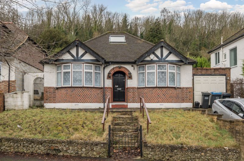 3 bed detached bungalow for sale in Valley Road, Kenley CR8, £525,000
