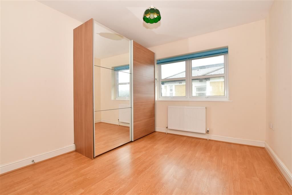 2 bed flat for sale in Broadway, Sandown, Isle Of Wight PO36, £119,500