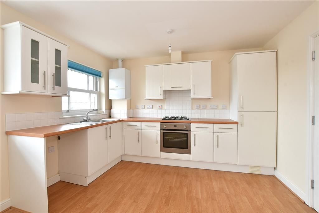 2 bed flat for sale in Broadway, Sandown, Isle Of Wight PO36, £180,000