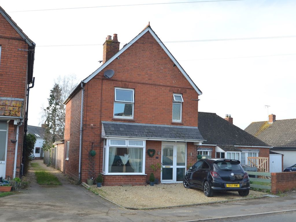 4 bed property for sale in Gloucester Road, Stonehouse GL10, £520,000