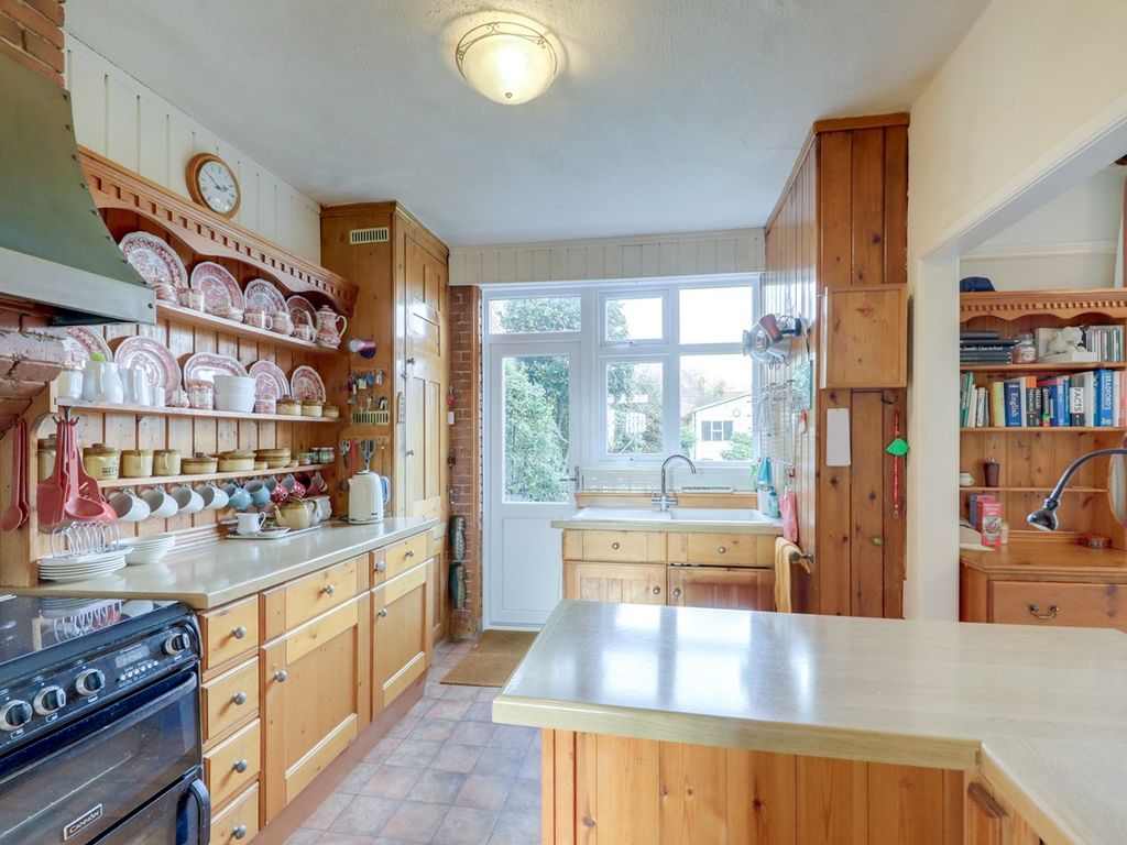 3 bed terraced house for sale in Round Hill, Sydenham, London SE26, £875,000