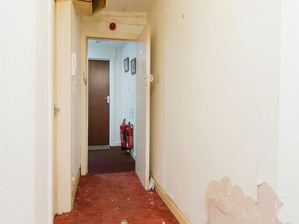 2 bed flat for sale in 19 Church Walks, Llandudno LL30, £100,000