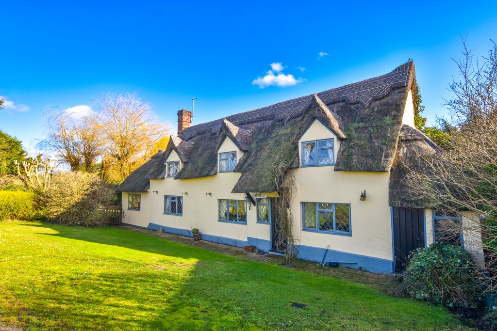 3 bed cottage for sale in The Broadway, Dunmow CM6, £650,000