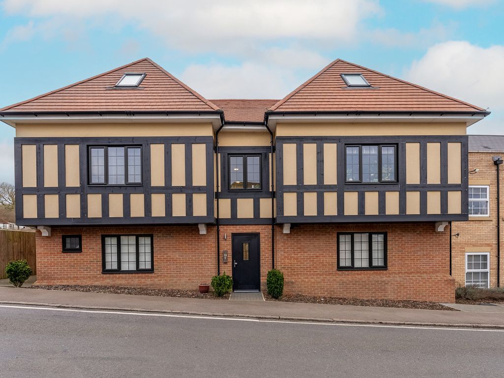 3 bed flat for sale in Chestnut Mews, Theydon Bois CM16, £700,000