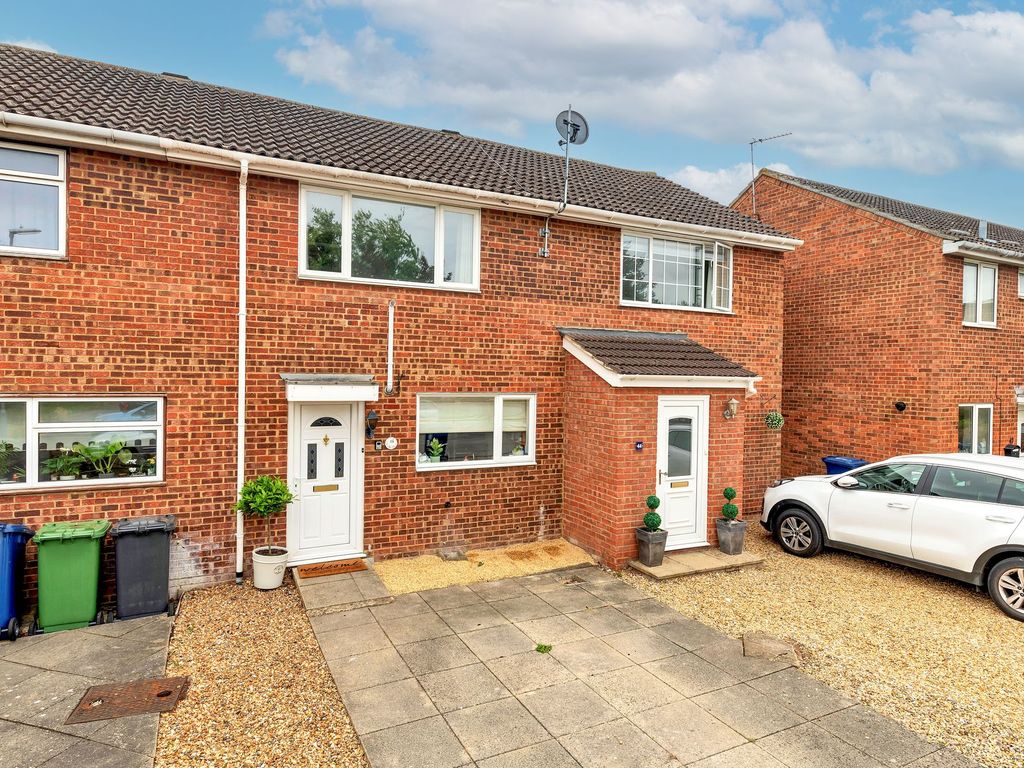 3 bed terraced house for sale in Russet Way, Melbourn SG8, £315,000