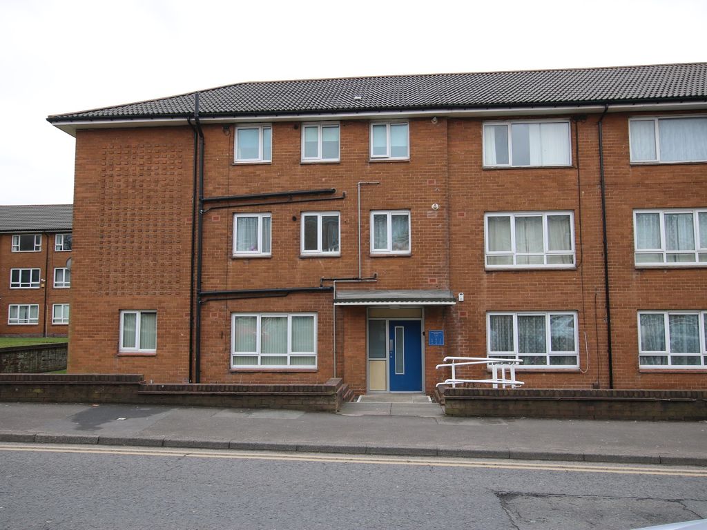 2 bed flat to rent in Oakenhurst Road, Blackburn BB2, £500 pcm