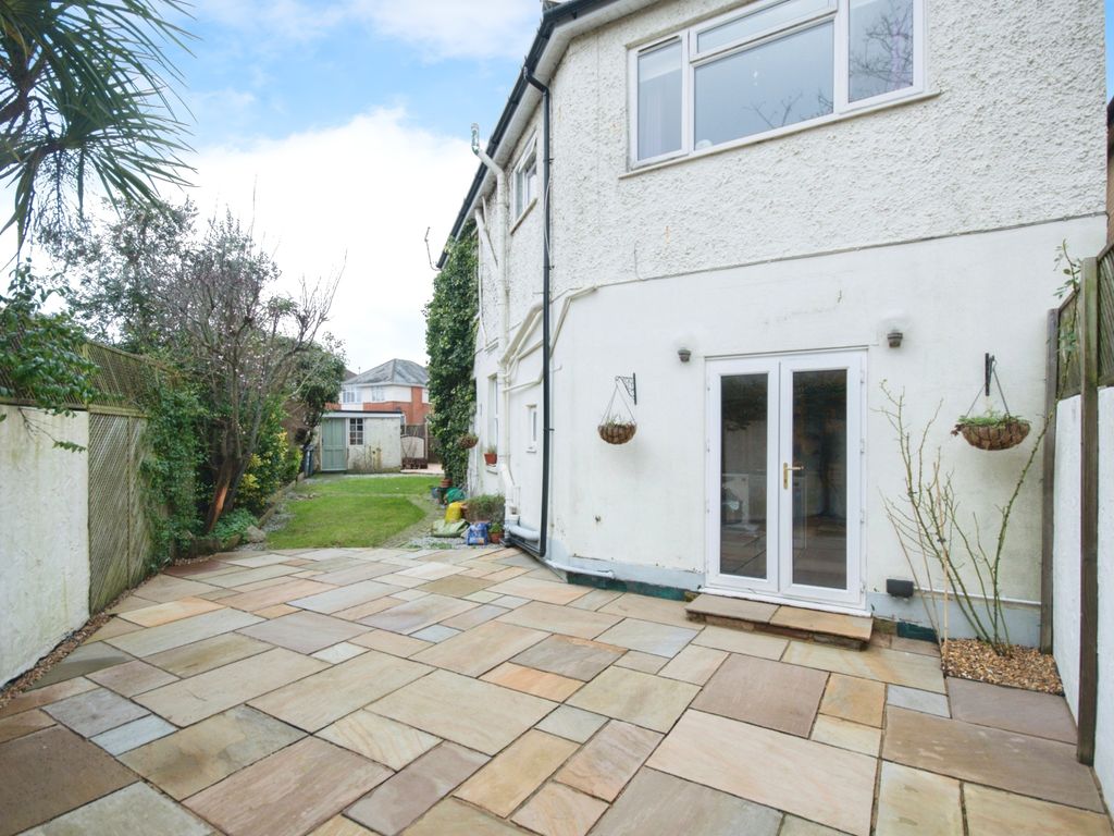 6 bed detached house for sale in Truscott Avenue, Bournemouth BH9, £600,000