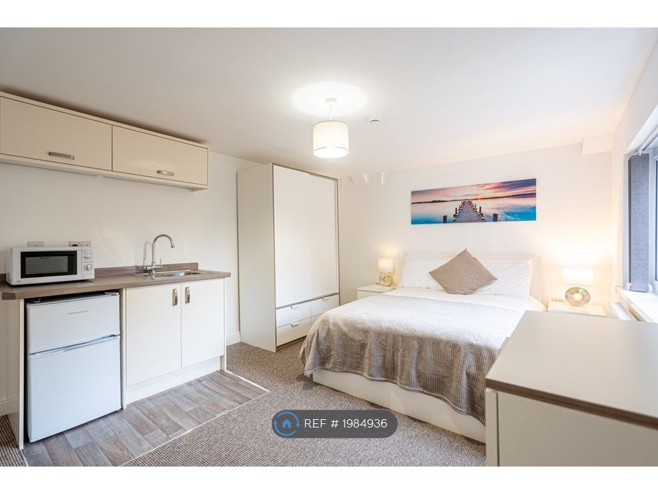 Room to rent in Unett Street, Smethwick B66, £750 pcm