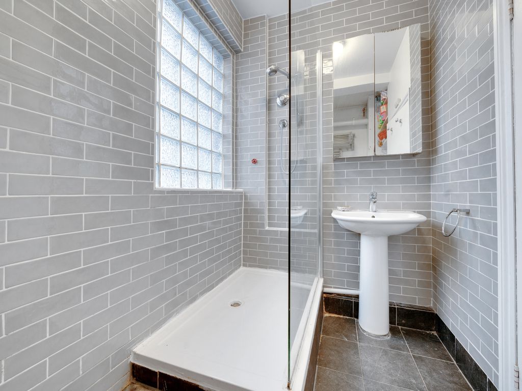 1 bed flat for sale in Balls Pond Road, Dalston, Hackney N1, £450,000