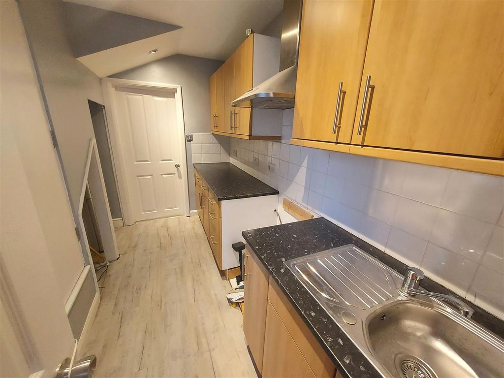 2 bed shared accommodation to rent in Co-Operation Road, Easton, Bristol BS5, £1,200 pcm