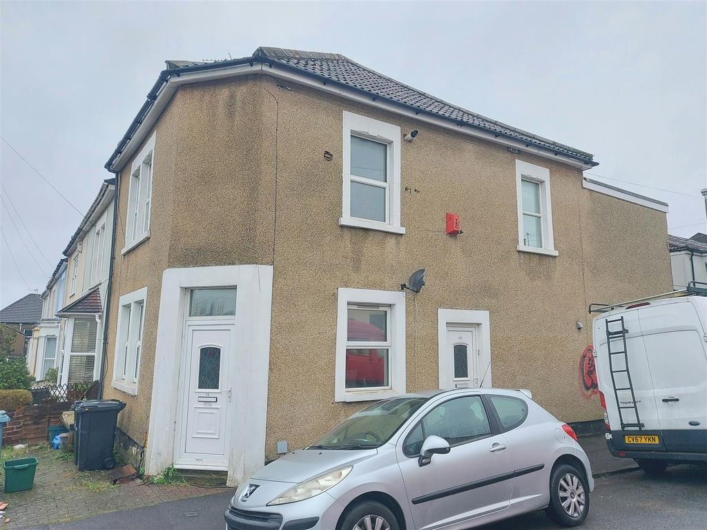 2 bed shared accommodation to rent in Co-Operation Road, Easton, Bristol BS5, £1,200 pcm