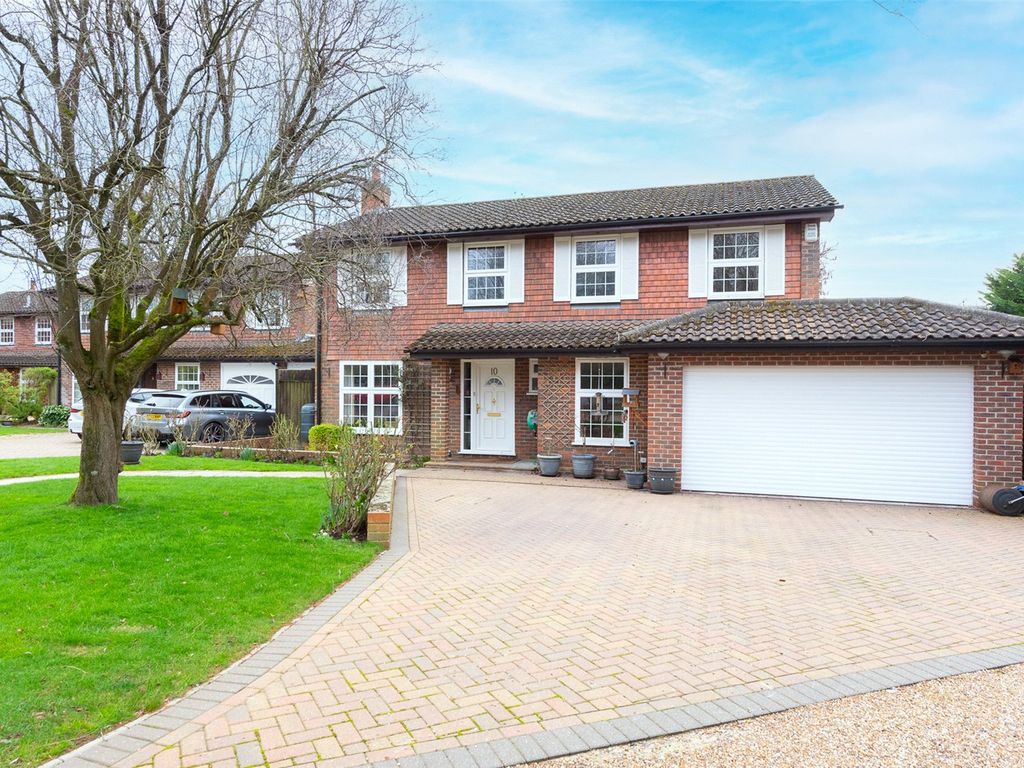 4 bed detached house for sale in Southern Haye, Hartley Wintney, Hook, Hampshire RG27, £775,000
