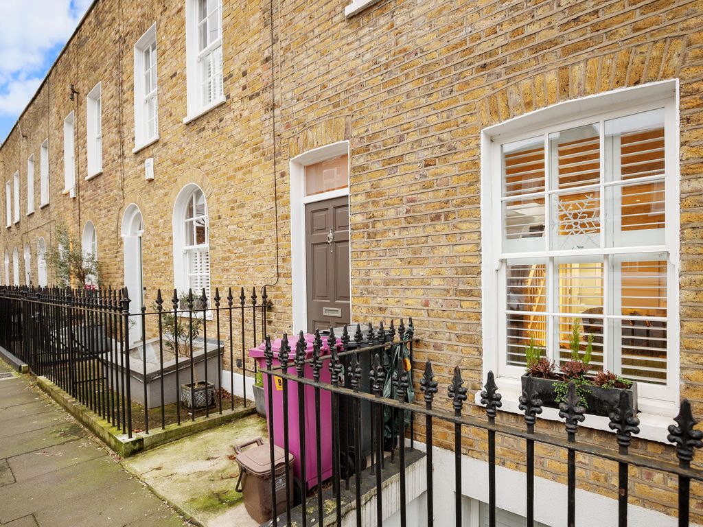 3 bed terraced house to rent in Morgan Street, London E3, £3,000 pcm