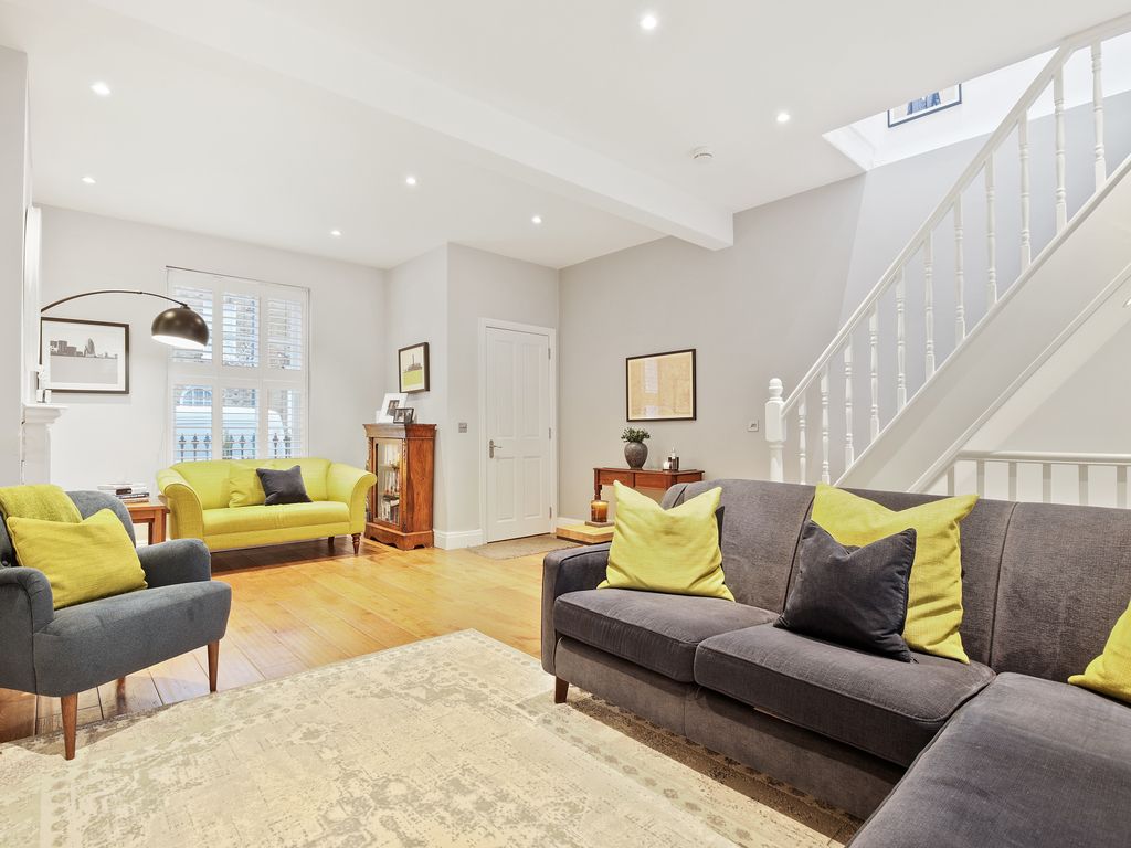 3 bed terraced house to rent in Morgan Street, London E3, £3,000 pcm