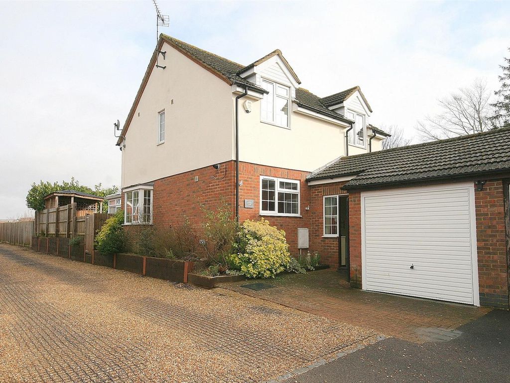 3 bed link detached house for sale in Bower Lane, Eaton Bray, Bedfordshire LU6, £500,000