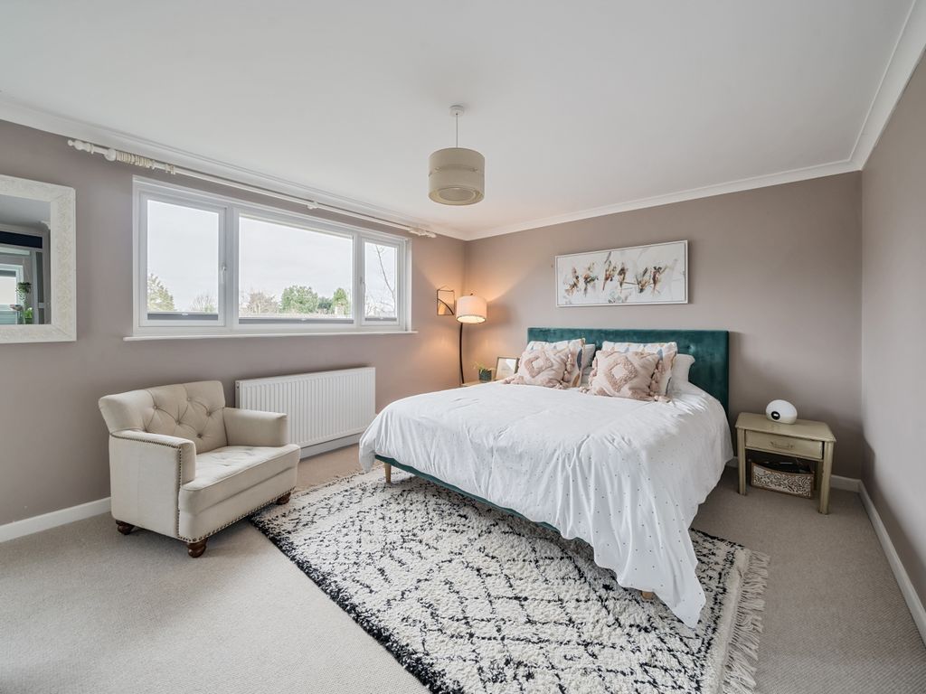 4 bed detached house for sale in Richmond Court, Ashton Keynes, Swindon SN6, £725,000