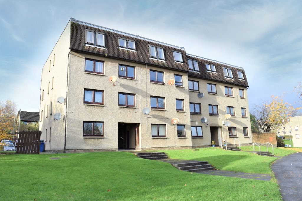 2 bed flat to rent in Fortingall Avenue, Kelvinside, Glasgow G12, £850 pcm