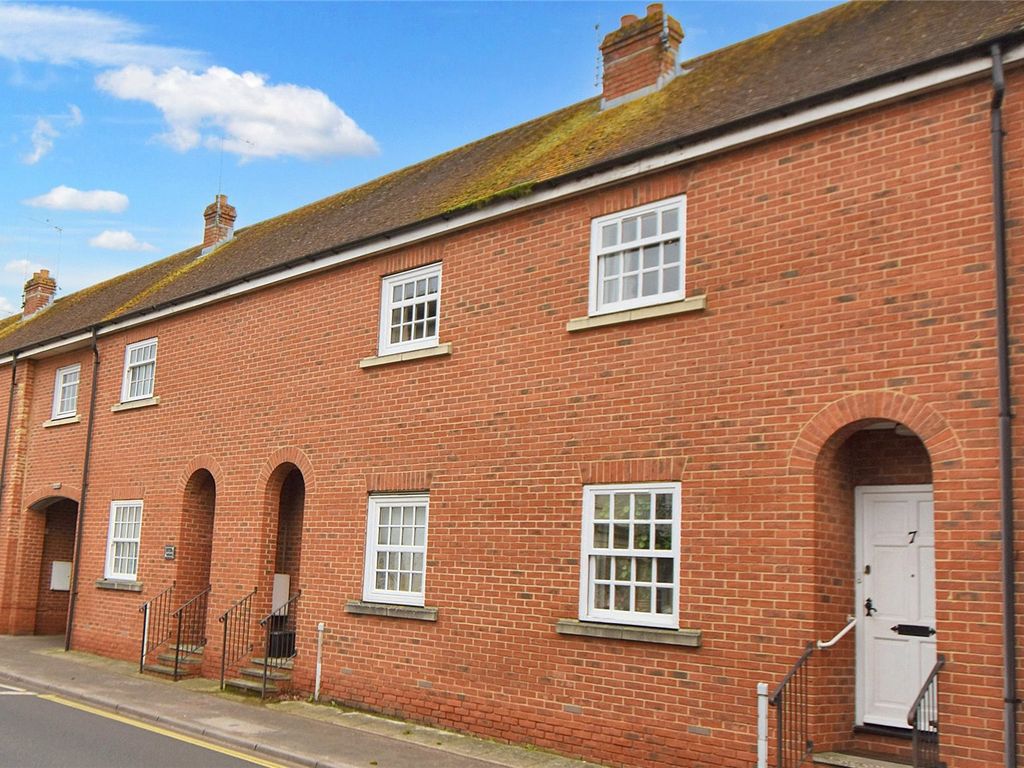 2 bed end terrace house for sale in Avon Place, River Street, Pewsey, Wiltshire SN9, £250,000