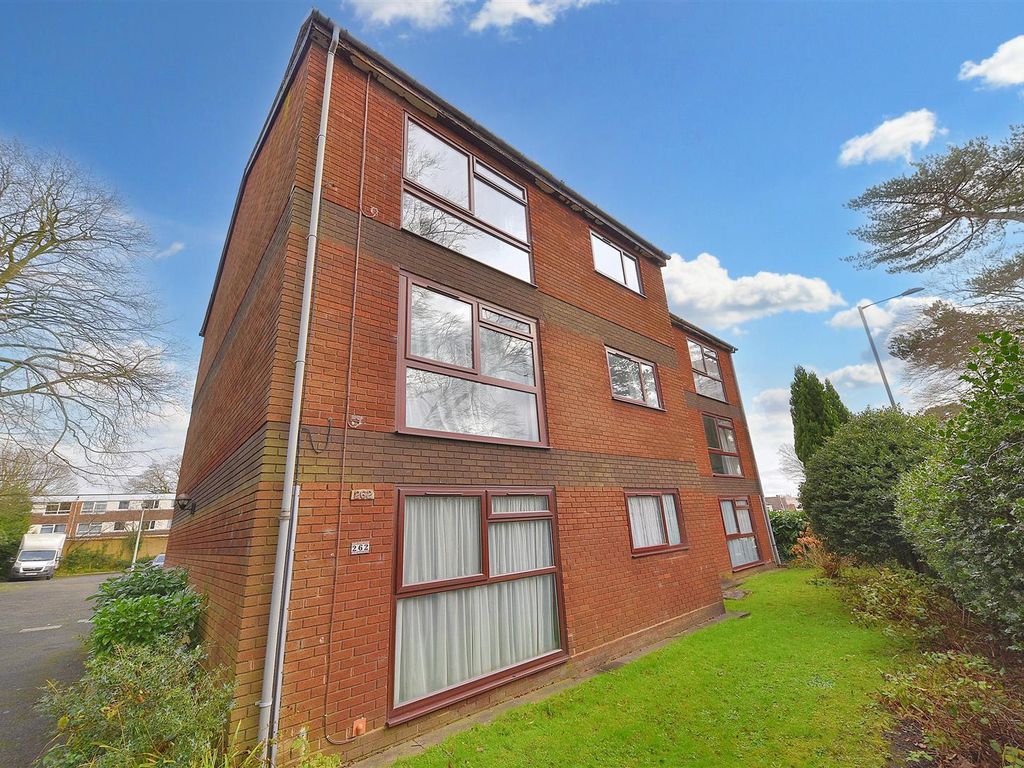 2 bed flat for sale in Harborne Park Road, Harborne, Birmingham B17, £185,000