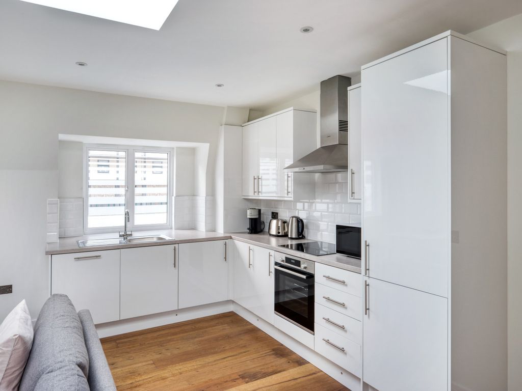 2 bed flat to rent in Marylebone, London W2, £3,430 pcm