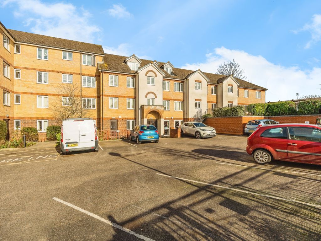 1 bed flat for sale in Riverbourne Court, Bell Road, Sittingbourne ME10, £120,000