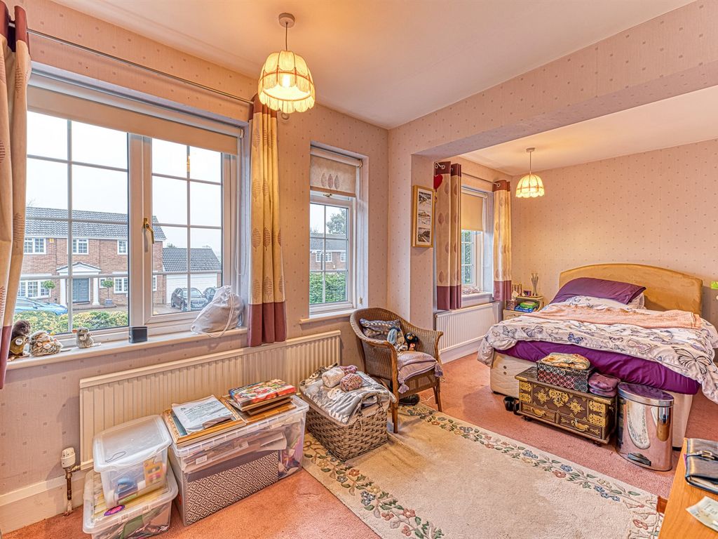 5 bed detached house for sale in Ardern Lea, Alvanley, Frodsham WA6, £575,000