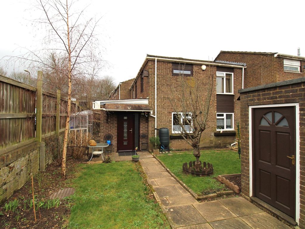 4 bed end terrace house for sale in Quilter Road, Basingstoke, Hampshire RG22, £340,000