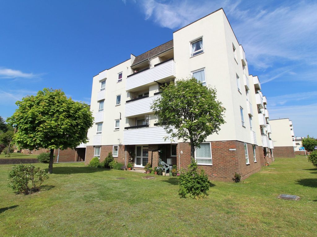 2 bed flat for sale in Regal Close, Cosham, Portsmouth PO6, £190,000