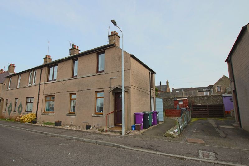 3 bed flat for sale in Peffers Place, Forfar DD8, £85,000