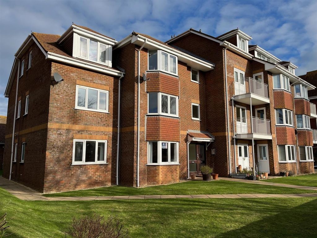 2 bed flat for sale in Gilbert Road, Swanage BH19, £295,000