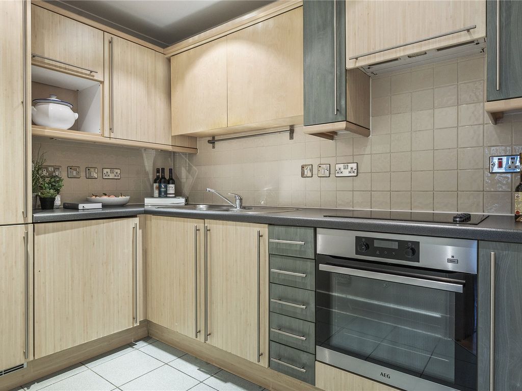 2 bed flat for sale in Moore Court, Anderson Square, London N1, £660,000