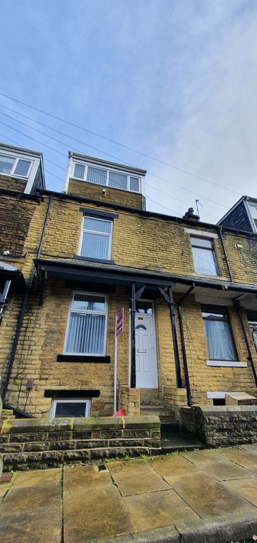 4 bed terraced house for sale in Burnett Place, Bradford BD5, £135,000