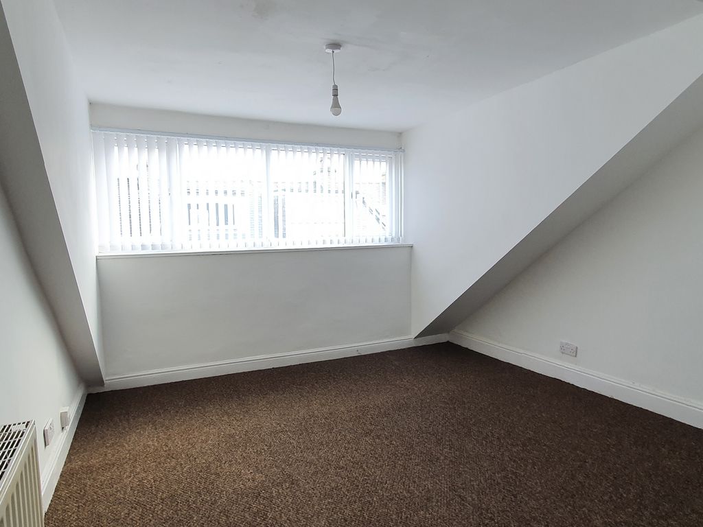 4 bed terraced house for sale in Burnett Place, Bradford BD5, £135,000