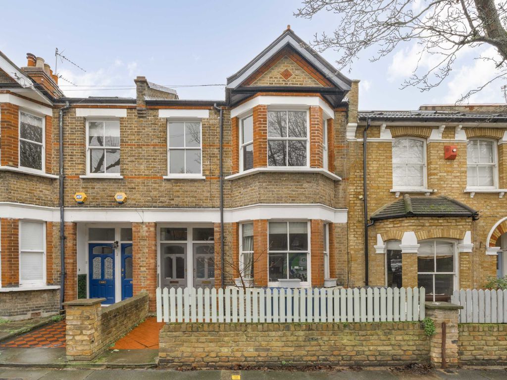 2 bed flat for sale in Beaumont Road, London W4, £600,000