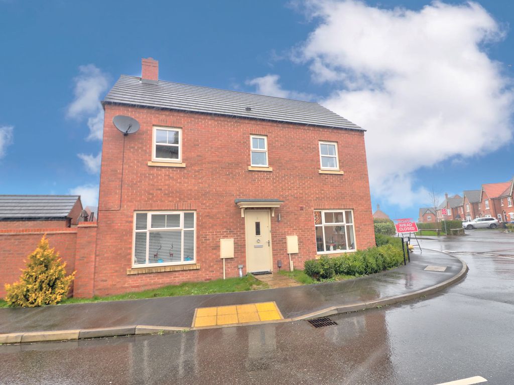 4 bed detached house for sale in Hazel Close, Burton-On-Trent DE13, £320,000