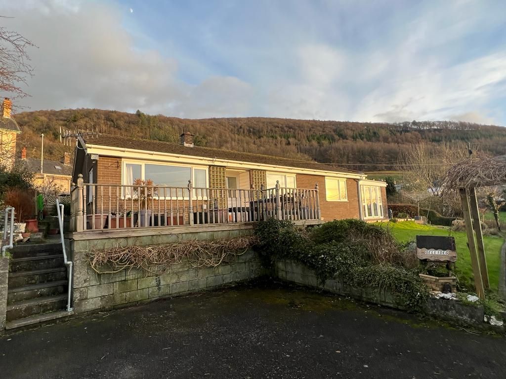 3 bed detached bungalow for sale in Taliesin, Machynlleth SY20, £245,000