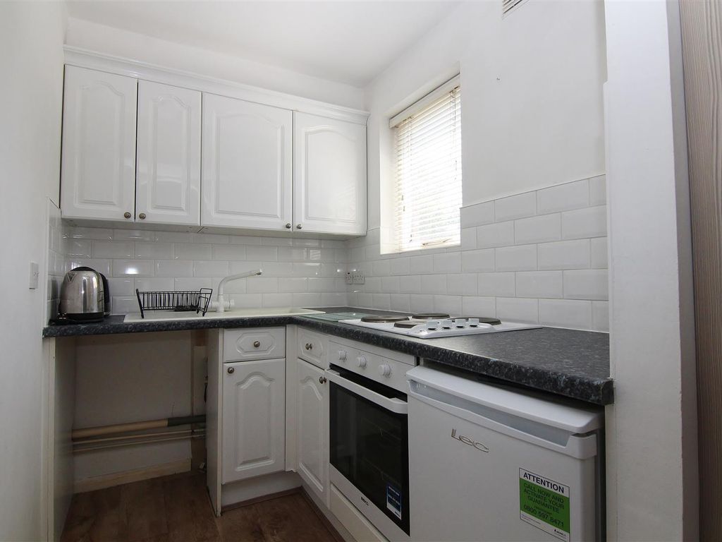 Studio to rent in Coopers Close, London E1, £1,350 pcm