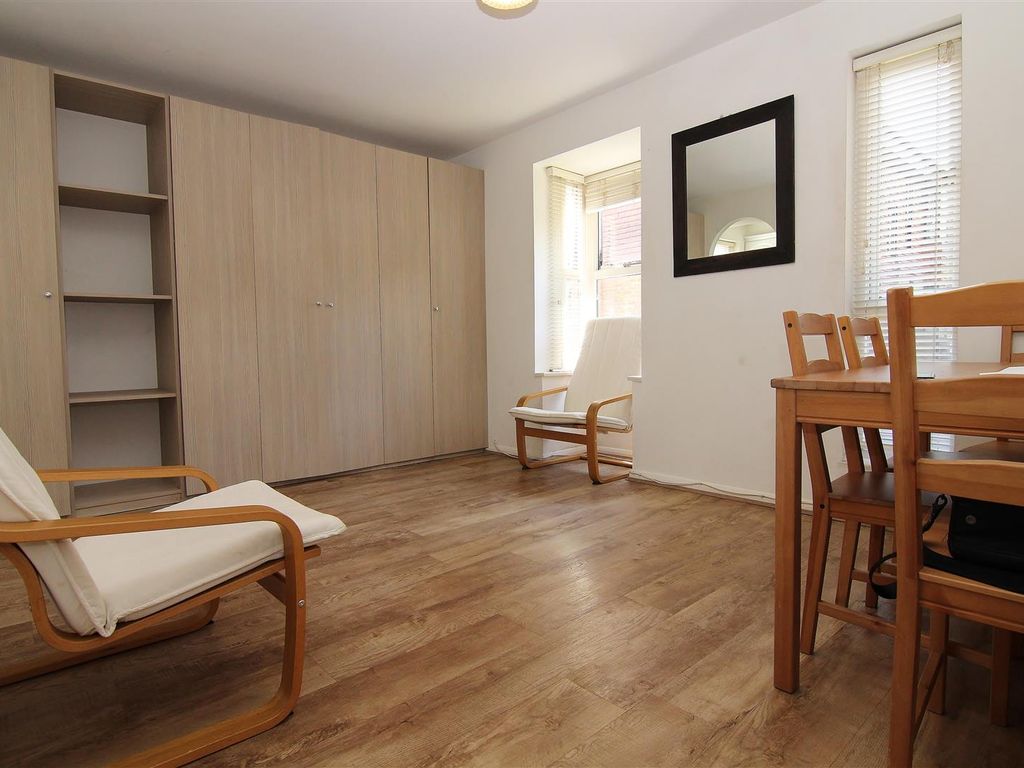 Studio to rent in Coopers Close, London E1, £1,350 pcm