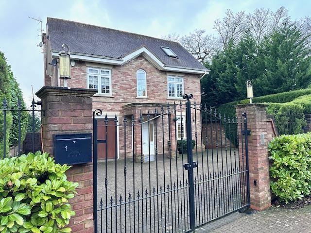 6 bed detached house to rent in Sandalwood Close, Arkley, Barnet EN5, £7,950 pcm