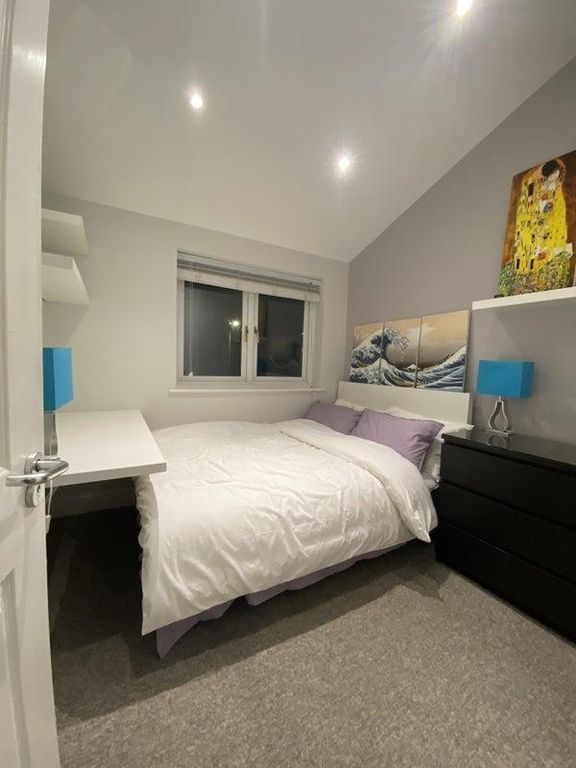 Room to rent in Burnhill Road, Beckenham BR3, £850 pcm