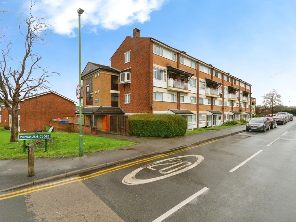 3 bed maisonette for sale in Windrush Close, Solihull, West Midlands B92, £150,000