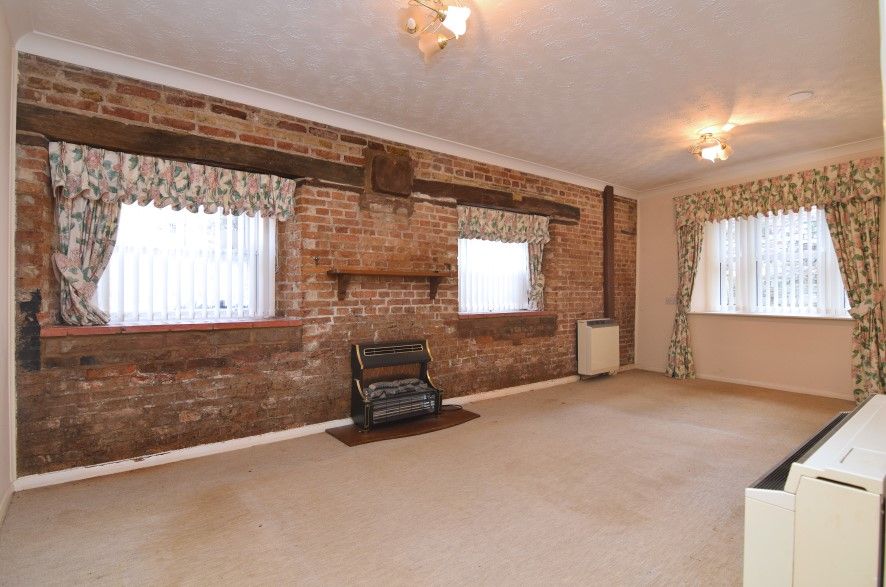 2 bed flat for sale in Flat 1, Three Crowns House, South Quay, King's Lynn, Norfolk PE30, £50,000