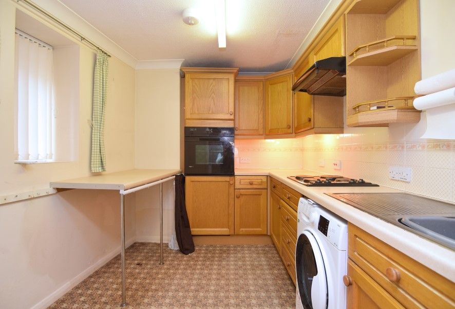 2 bed flat for sale in Flat 1, Three Crowns House, South Quay, King's Lynn, Norfolk PE30, £50,000