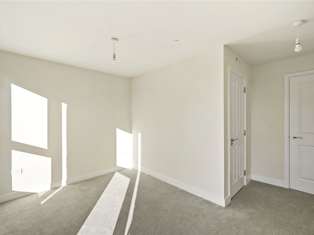 2 bed flat to rent in Evolution Court, Cambridge, Cambridgeshire CB3, £1,650 pcm