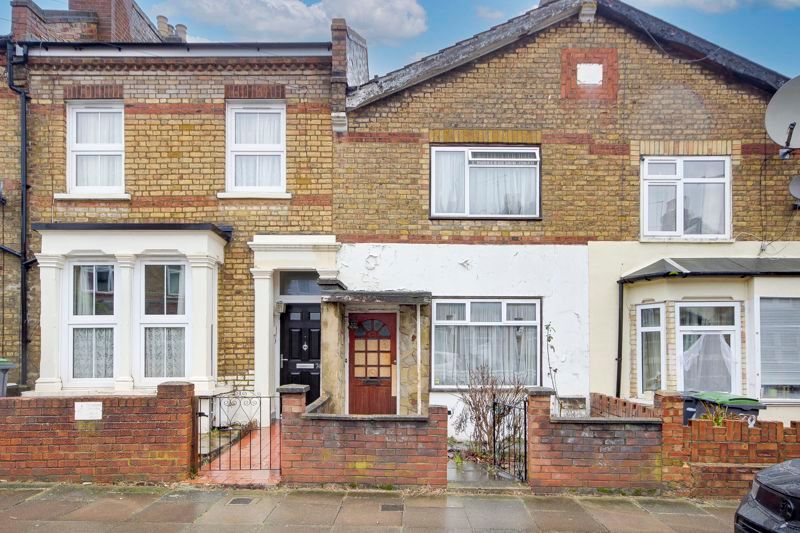 2 bed terraced house for sale in Queens Road, London N11, £480,000