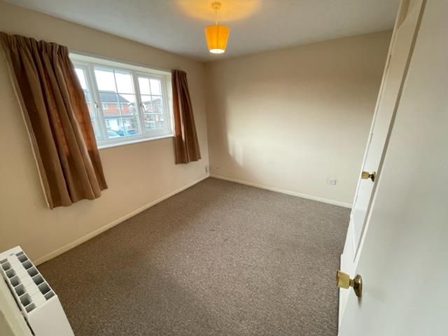 2 bed terraced house to rent in Gifford Road, Stratton, Swindon SN3, £950 pcm