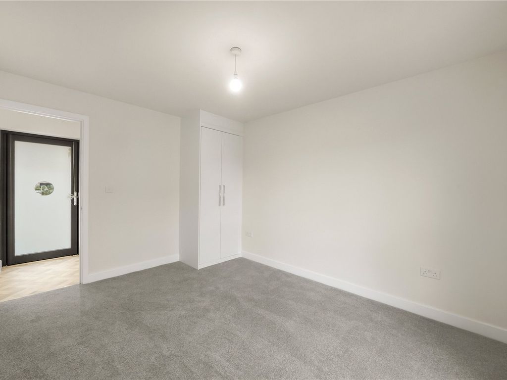 2 bed flat to rent in Evolution Court, Cambridge, Cambridgeshire CB3, £1,700 pcm