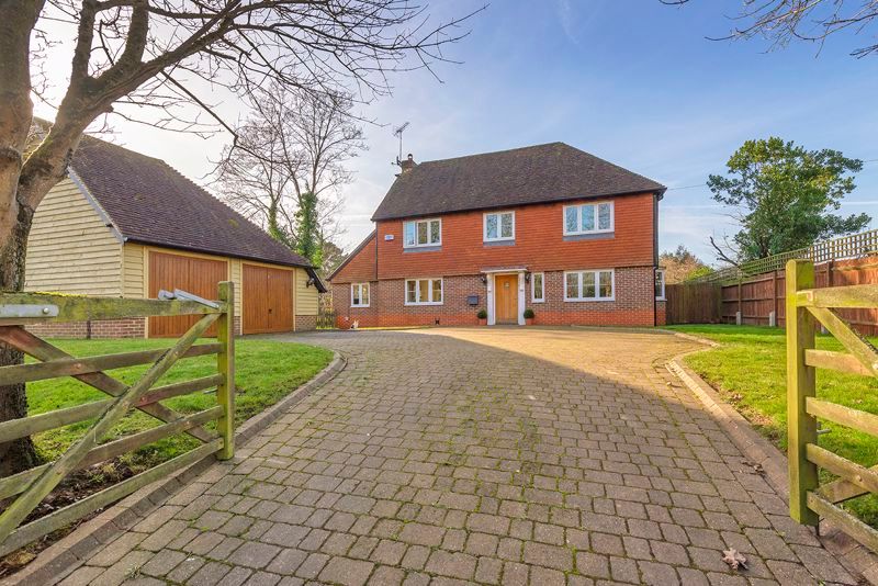 5 bed detached house for sale in Benover Road, Yalding, Maidstone ME18, £925,000